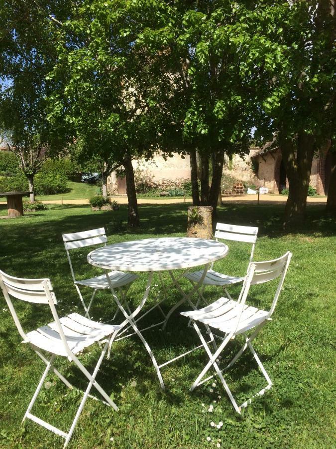לינה וארוחת בוקר Neron La Ferme Au Colombier מראה חיצוני תמונה